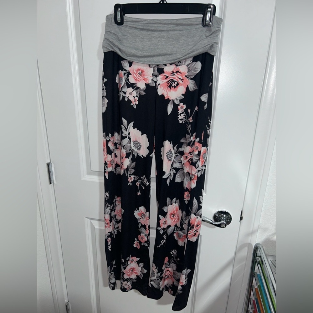Gracyoga, Black and Pink Floral Wide Leg Yoga Pants Medium
